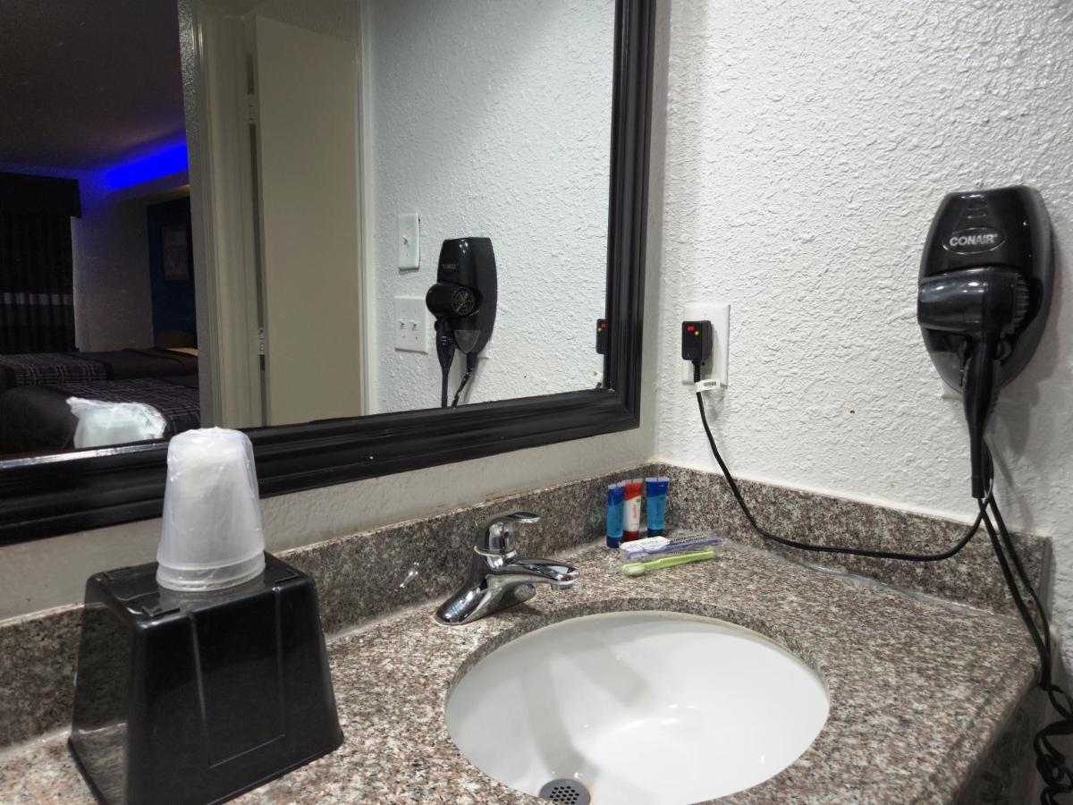 Express Inn Tomball Buitenkant foto